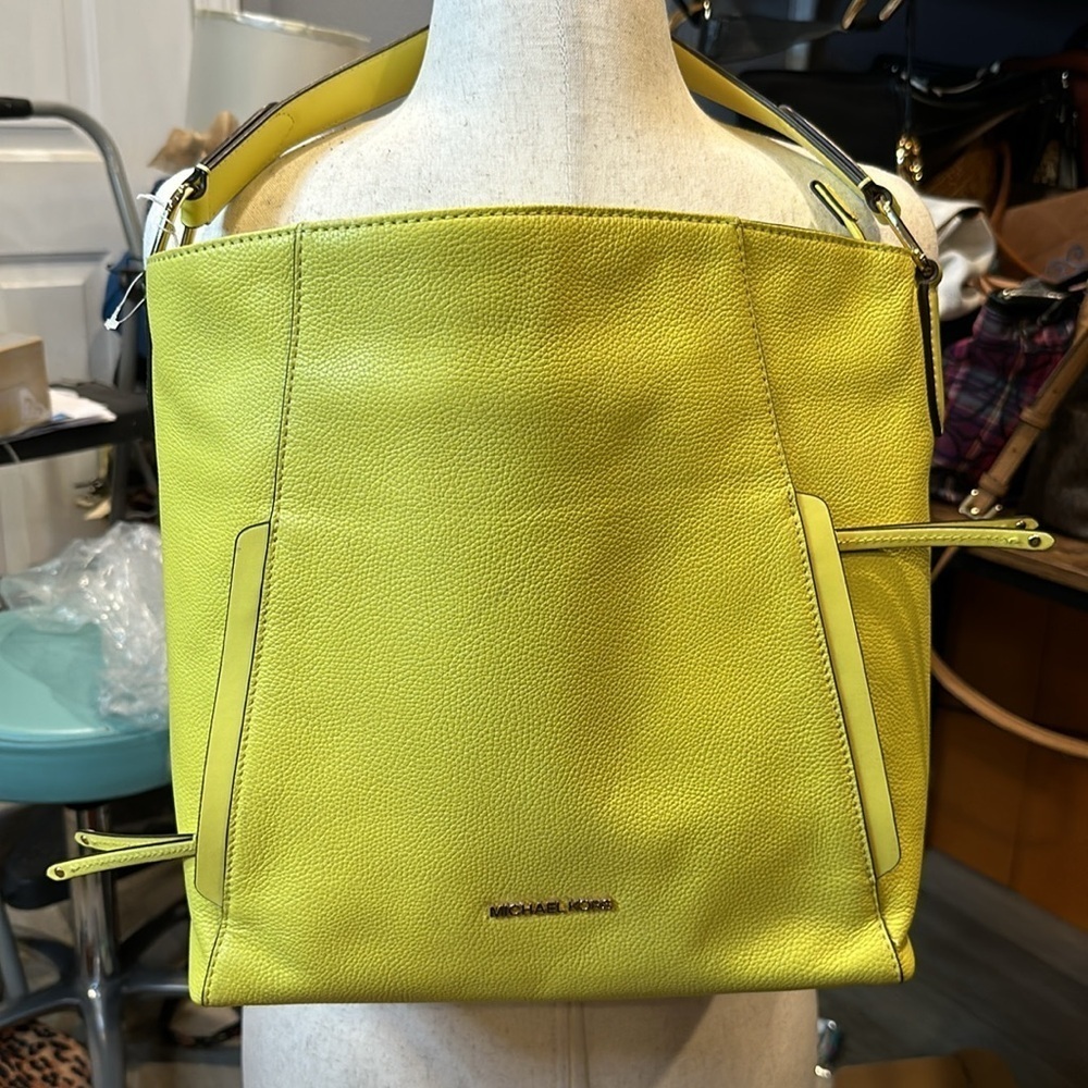 NWT Michael Kors Evie Large Leather Hobo Shoulder Bag (Sunshine)